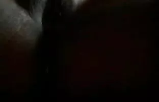 गर्म ब्रुकलीन सोफे पर बीपी सेक्सी वीडियो फिल्म Fucks