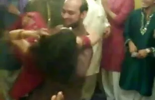 क्रिसमस बीपी ब्लू सेक्सी पार्टी में सहयोगियों के साथ सेक्स-कामुक कड़ी मेहनत गड़बड़