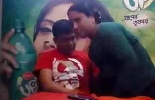 फिसलन जब बीपी फिल्म देसी गीला-यूआर 2 डीडब्ल्यूआईएफयू द्वारा एक तेल शो