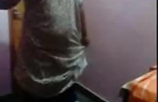सुनहरे बालों वाली बीपी फिल्म सेक्सी फूहड़ उसे बैंगनी मोज़ा में