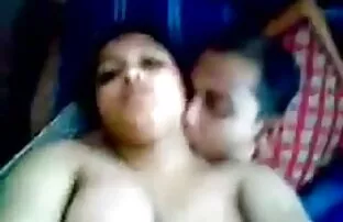 टेबल के नीचे सेक्सी ओपन बीपी फिल्म डबल प्रवेश!