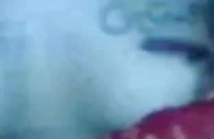 टी-शहद में लाल कोर्सेट और मछली चबूतरे गधा और बीपी फिल्म देसी मुर्गा
