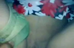 खूबसूरत किशोर स्ट्रिप्स के लिए उसके साथ कई गधा शॉट्स बीपी सेक्सी पिक्चर भेजो
