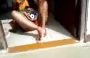 लाल बालों वाली बार्बी सेक्सी बीपी ओपन फिल्म उसे मोटी बिल्ली के साथ खेलता है, जबकि बाहर जा रहा है