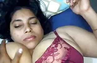 सेक्सी दरार के साथ एक एकल वेब कैमरा मॉडल गुजराती बीपी ब्लू फिल्म