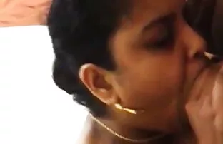 आकर्षक इंग्लिश बीपी सेक्सी फिल्म श्यामला पाउंड उसे बिल्ली चूसने के बाद उसके खिलौने
