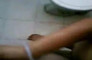 इसे कौन साफ करता अंग्रेजी ब्लू फिल्म बीपी है?