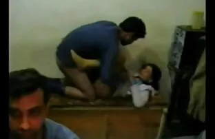 थ्रोटिंग एक्स एक्स एक्स ब्लू बीपी हंक बंद मरोड़ते हुए